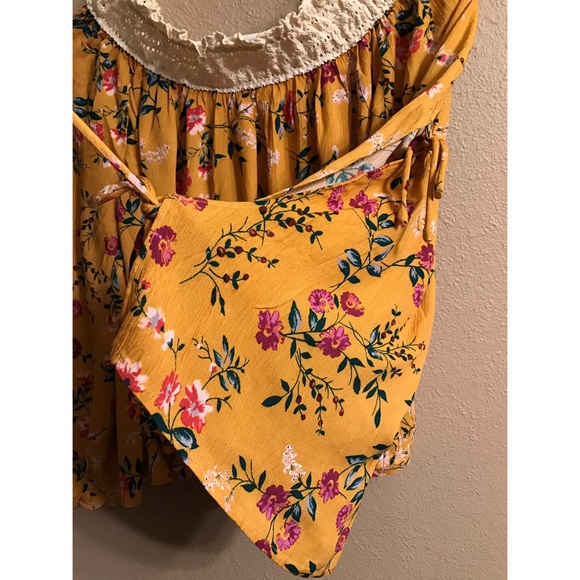 Off the shoulder crochet floral top - Picture 4 of 7